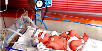 نقش شیلنگ‌های سیلیکون در آزمایشگاه‌ها و صنایع پزشکی